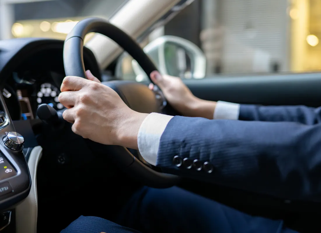 通勤手当支給、電車・車通勤可能イメージ